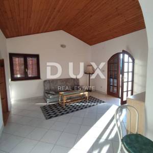 ISTRA, BANJOLE - Apartmanska kuća s bazenom i okućnicom 150m od mora