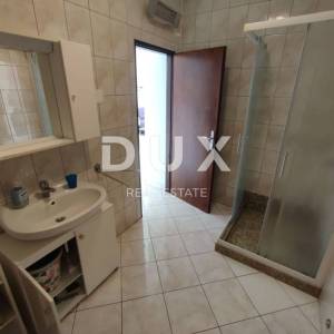 ISTRA, BANJOLE - Apartmanska kuća s bazenom i okućnicom 150m od mora