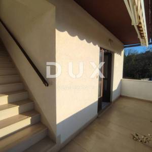 ISTRA, BANJOLE - Apartmanska kuća s bazenom i okućnicom 150m od mora