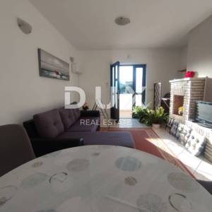 ISTRA, BANJOLE - Apartmanska kuća s bazenom i okućnicom 150m od mora