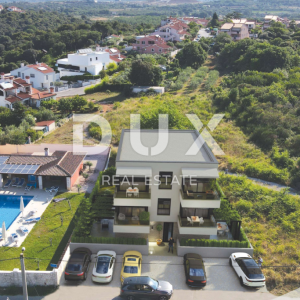 ISTRA, BANJOLE- Dvosoban stan u novogradnji! 400m od mora!