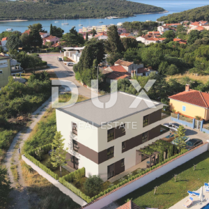 ISTRA, BANJOLE- Dvosoban stan u novogradnji! 400m od mora!