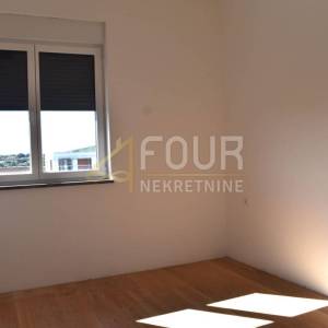 Istra, Banjole, novogradnja, 100m2, 3s+db, terasa, okućnica