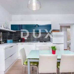 ISTRA, BANJOLE Očaravajuća kuća s bazenom s 3000 m2 okućnice - POGLED NA MORE!