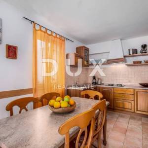 ISTRA, BANJOLE Očaravajuća kuća s bazenom s 3000 m2 okućnice - POGLED NA MORE!