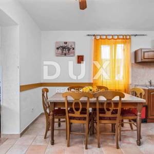 ISTRA, BANJOLE Očaravajuća kuća s bazenom s 3000 m2 okućnice - POGLED NA MORE!