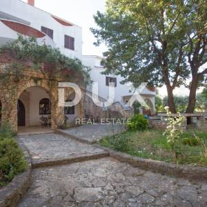 ISTRA, BANJOLE Predivna apartmanska kuća na osami - POGLED NA MORE!!
