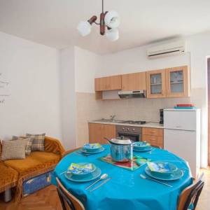 ISTRA, BANJOLE Predivna apartmanska kuća na osami - POGLED NA MORE!!