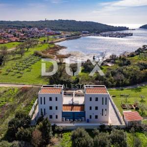 ISTRA, BANJOLE - Suvremena dvojna vila pored mora!
