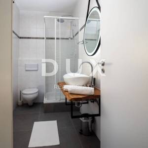 ISTRA, BANJOLE - Vaša investicija na moru - Apartmanska kuća u blizini mora u Banjolama!