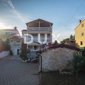ISTRA, BANJOLE - Vaša investicija na moru - Apartmanska kuća u blizini mora u Banjolama!