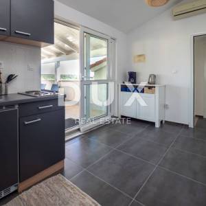 ISTRA, BANJOLE - Vaša investicija na moru - Apartmanska kuća u blizini mora u Banjolama!