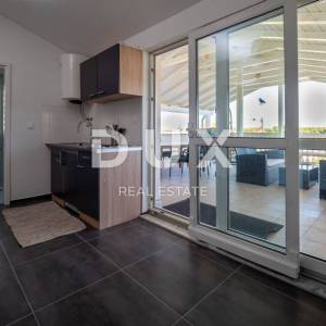 ISTRA, BANJOLE - Vaša investicija na moru - Apartmanska kuća u blizini mora u Banjolama!