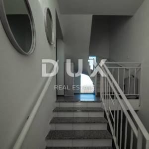 ISTRA, BANJOLE - Vaša investicija na moru - Apartmanska kuća u blizini mora u Banjolama!