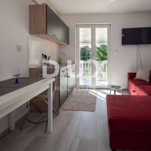 ISTRA, BANJOLE - Vaša investicija na moru - Apartmanska kuća u blizini mora u Banjolama!
