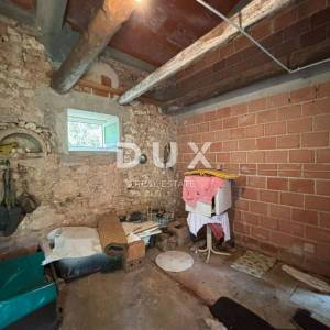 ISTRA, BARBAN Djelomično adaptirana kuća na prekrasnoj lokaciji + građevinsko zemljište!