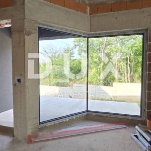 ISTRA, BARBAN - Dvojna vila s bazenom na kraju sela