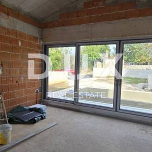 ISTRA, BARBAN - Dvojna vila s bazenom na kraju sela