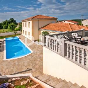 ISTRA, BARBAN - Elegantna kuća s bazenom