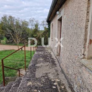 ISTRA, BARBAN - Kamena kuća za adaptaciju u manjem naselju