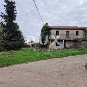 ISTRA, BARBAN - Kamena kuća za adaptaciju u manjem naselju