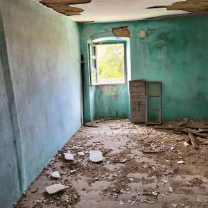 ISTRA, BARBAN - Kamena starina s velikom okućnicom