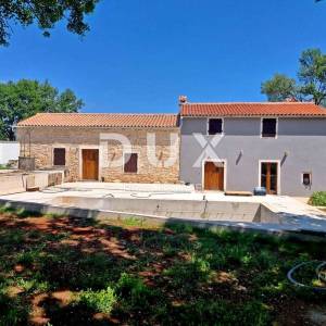 ISTRA, BARBAN - Kamene kuće s bazenom