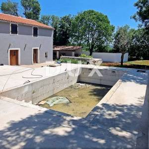 ISTRA, BARBAN - Kamene kuće s bazenom