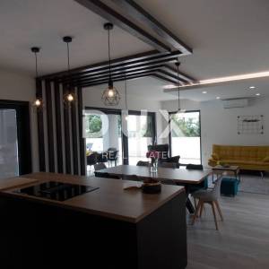 ISTRA, BARBAN - Kuća s bazenom okružena zelenilom 