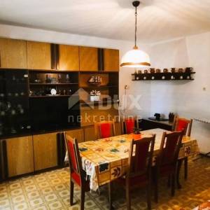 ISTRA, BARBAN - Kuća sa velikom okućnicom i predivnim pogledom na more, PRILIKA!