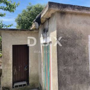 ISTRA, BARBAN - Kuća za adaptaciju s prostranom okućnicom