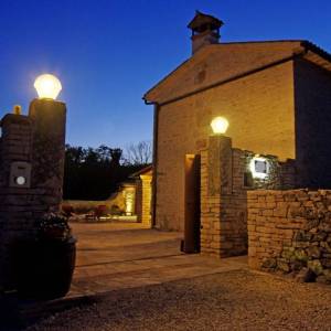 ISTRA, BARBAN - Rustikalna vila na mirnoj lokaciji