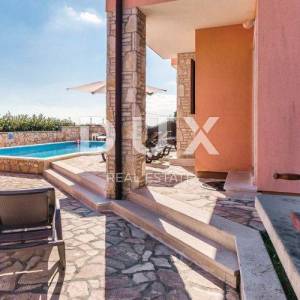 ISTRA, BARBAN - Vila s bazenom i ljetnom kuhinjom 