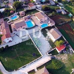 ISTRA, BARBAN - Vila s bazenom i ljetnom kuhinjom 