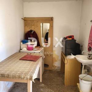 ISTRA, BARBAN - Više objekata za adaptaciju na mirnoj lokaciji
