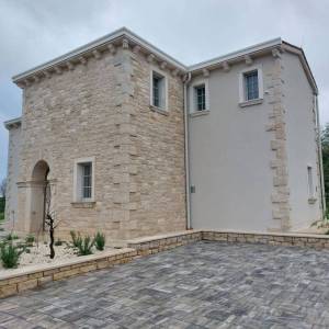 ISTRA, BARBAN - Visokokvalitetna kamena vila s bazenom