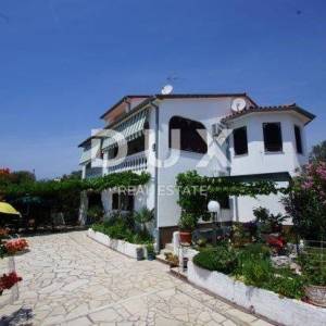 ISTRA, BARBARIGA - Kuća na odličnoj lokaciji s pogledom na more