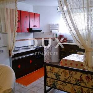 ISTRA, BARBARIGA - Kuća na odličnoj lokaciji s pogledom na more