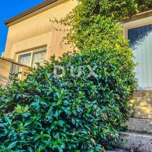 ISTRA, BRTONIGLA- Dvoetažni stan u centru s pogledom na more