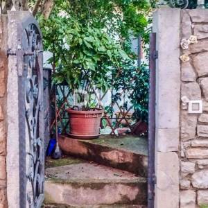 ISTRA, BRTONIGLA- Dvoetažni stan u centru s pogledom na more