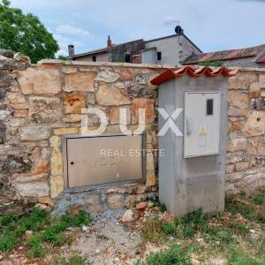 ISTRA, BRTONIGLA - Kamena kuća s velikom okućnicom