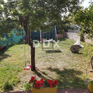 ISTRA, BRTONIGLA - Kuća sa uhodanim poslovnim prostorom