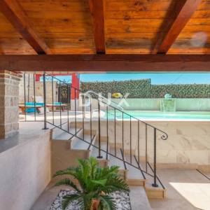 ISTRA, BUJE - Apartmanska kuća s bazenom