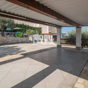 ISTRA, BUJE - Apartmanska kuća s bazenom