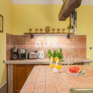 ISTRA, BUJE - Apartmanska kuća s bazenom