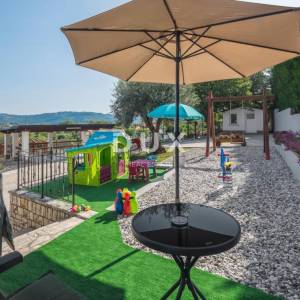 ISTRA, BUJE - Apartmanska kuća s bazenom