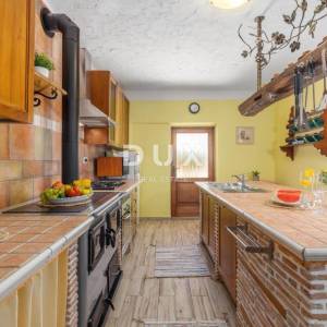 ISTRA, BUJE - Apartmanska kuća s bazenom