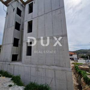 ISTRA, BUJE - Ekskluzivan Penthouse s panoramskim pogledom na more i grad Buje