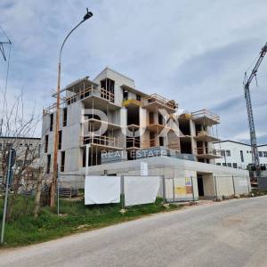 ISTRA, BUJE - Ekskluzivan Penthouse s panoramskim pogledom na more i grad Buje