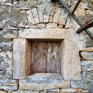 ISTRA, BUJE - Kamena kuća na mirnoj lokaciji